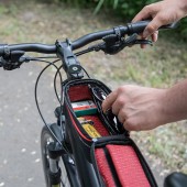 GENTUTA IMPERMEABILA PENTRU BICICLETA CU SUPORT TELEFON